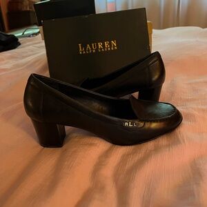 Ralph Lauren Black round toe leather pumps.
